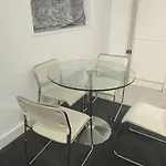 Modern 2-Bed Flat In Salford
